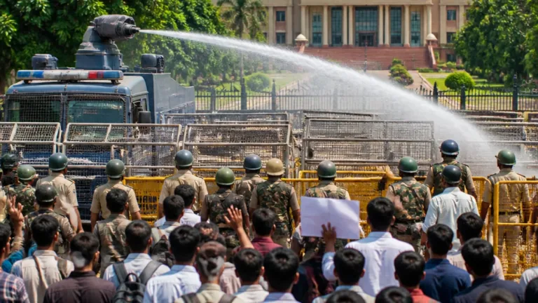 Ranchi: Police deploy water cannon as students attempt Vidhan Sabha gherao over JPSC, JSSC claims