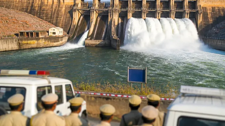 Tension at Nagarjuna Sagar as AP releases water; Telangana officials allege assault