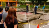 Autoridades de Los Mochis atienden hundimiento en cancha de kínder por riesgo de socavón
