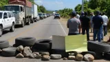 Bloqueo en la Transístmica afecta paso en Juchitan de Zaragoza; piden liberación de cuatro detenidos