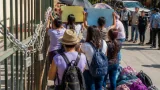 Cierre de primaria en Chilpancingo: padres y maestros exigen destitución de dos docentes
