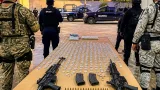 Detienen en Colima a dos hombres y una menor presuntos integrantes de “Los Mezcales”; aseguran armas y droga