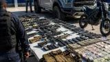 Detienen en Ojinaga a dos presuntos implicados y aseguran arsenal y dinero en operativo