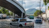 Ecatepec: fuertes lluvias provocan corrientes e inundaciones en colonias aledañas al cerro de Ehecatl