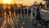 Familiares exigen en Tonala avances por la desaparición de dos jóvenes, bloquean Periférico