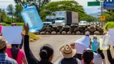 Habitantes de Vicente Guerrero mantienen bloqueo en la 175 por falta de agua desde hace 20 años