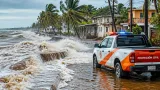 Huracán Polo provoca oleaje elevado, lluvias y encharcamientos en varias zonas de Nayarit