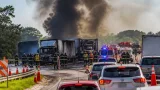 Incendio de tráileres bloquea tramo Tampico–Mante; autoridades atienden sin confirmación plena de víctimas