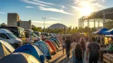 Miles de fans acampan en la FENAPO ante concierto de Katy Perry; prevén más de 300 mil asistentes