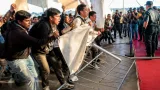 Normalistas de El Mexe irrumpen acto de Sheinbaum en Pachuca para exigir justicia y mejoras