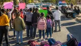 Padres de Tizayuca bloquean avenida por falta de plazas escolares; acuerdan mesa con SEPH