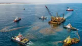 Pemex detiene emanación en ducto marino frente a Campeche; activan operativo de contención