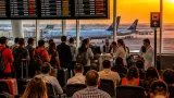 Tres vuelos a París cancelados y docenas de demoras marcan la jornada en el AICM