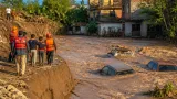 Zapopan: desborda arroyo El Garabato; 12 viviendas y tres vehículos resultan afectados