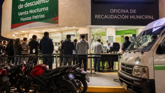 Coahuila ofrece 50% de descuento en adeudos de placas durante la “Gran Venta Nocturna”