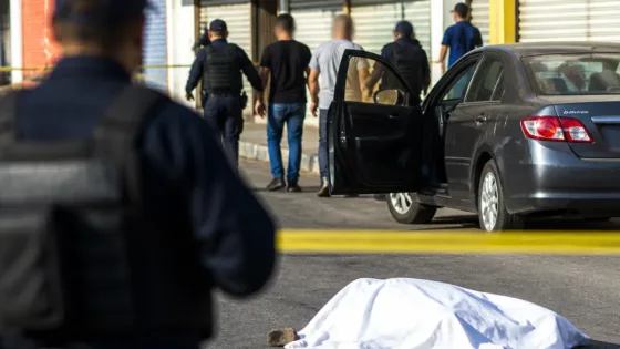 Ejecutan a un hombre frente a locales en Portal del Valle, Apodaca; hay dos detenidos