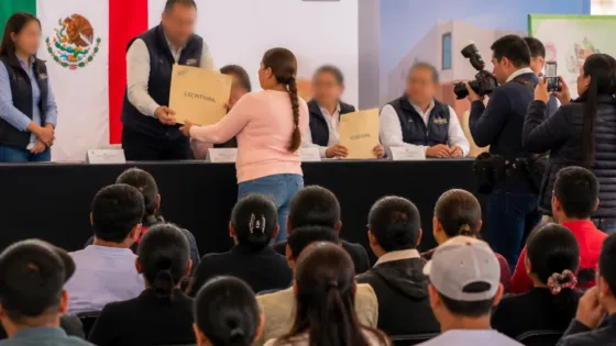 Guanajuato entrega más de 2,700 escrituras; 300 familias de León reciben títulos este martes