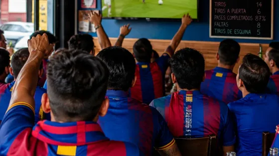 Iguala: Anthony Gordon iguala a Messi en inicio de asistencias y enciende debate sobre su papel en el Barça