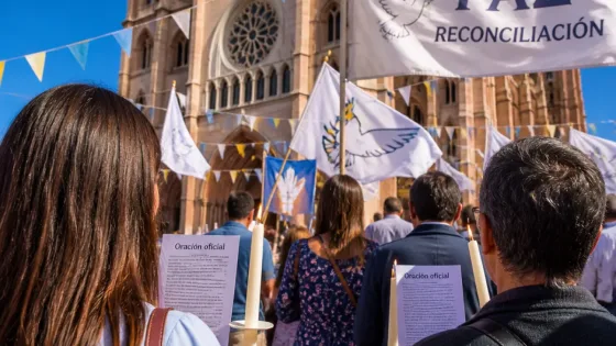 Leon: Iglesia peruana publica oración para la visita del Papa León XIV y despierta interés en fieles