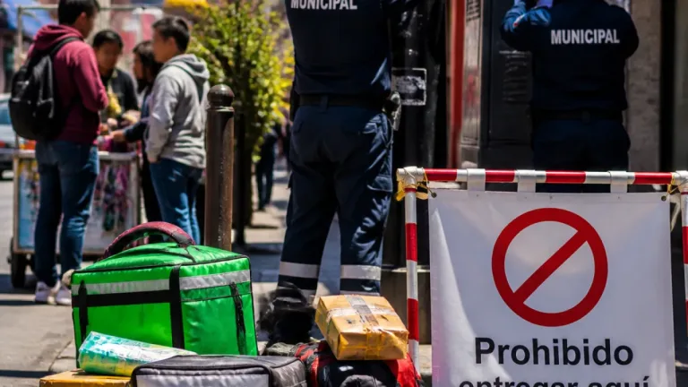 Apizaco: autoridades municipales prohíben entregas rápidas en el centro y afectan a emprendedores