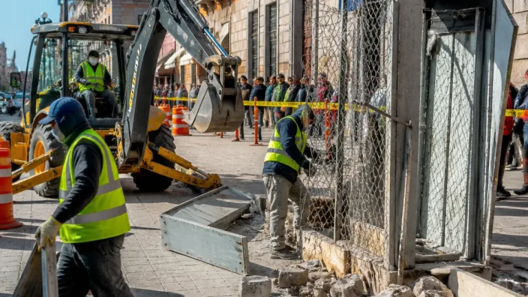 Ayuntamiento de Puebla clausura 175 obras y retira obstáculos que obstruían vialidades