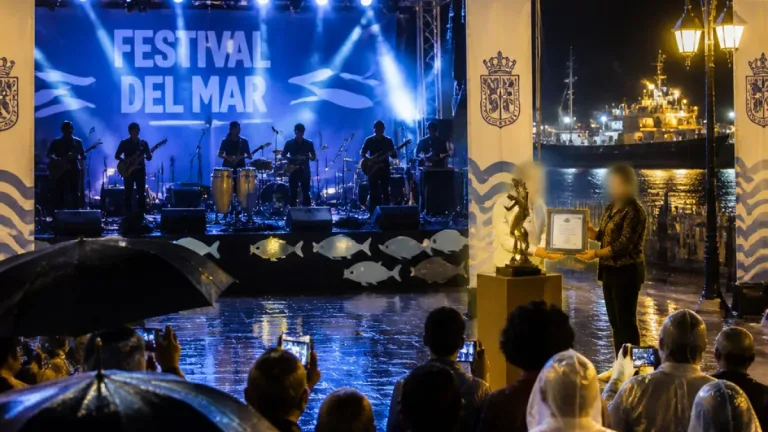 Coatzacoalcos despide el Festival del Mar con La Arrolladora Banda El Limón