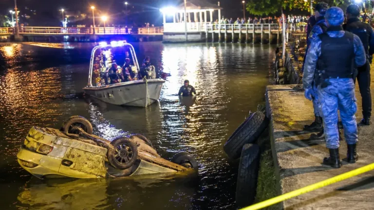 Cuatro marinos mueren tras caer vehículo al río en el muelle de La Pesca, Tamaulipas