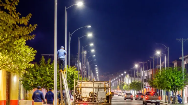 Delicias refuerza seguridad urbana con renovación masiva del alumbrado público
