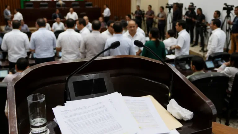 En Campeche, secretaria de Turismo admite inexperiencia y se quebró en comparecencia ante diputados