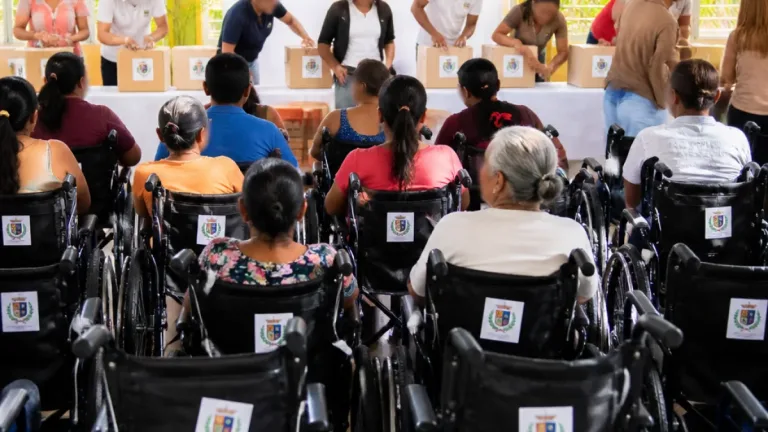 En Kanasin, DIF municipal entrega 40 aparatos de movilidad para recuperar autonomía