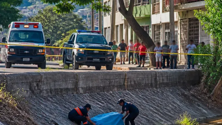 Encuentran a hombre desnudo en el río Sabinal en Tuxtla Gutierrez; autoridades investigan