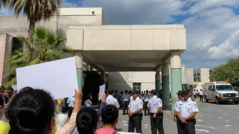 Enfrentamiento en la Clínica 7 del IMSS de Monclova tras protesta de derechohabientes