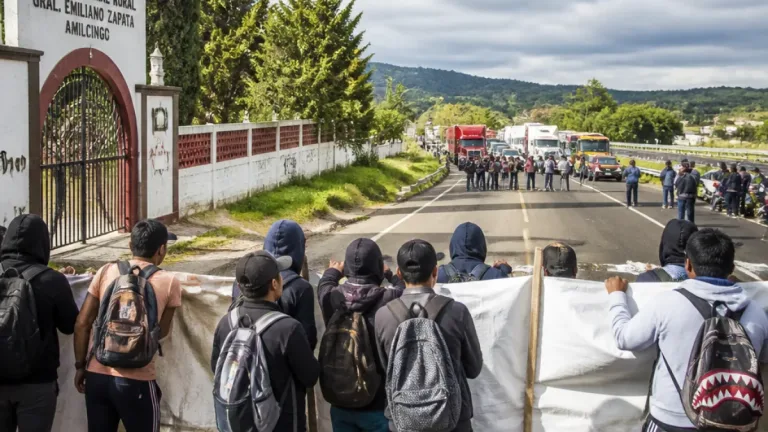 Estudiantes de la Normal de Amilcingo piden intervención de la gobernadora tras conflictividad con docentes