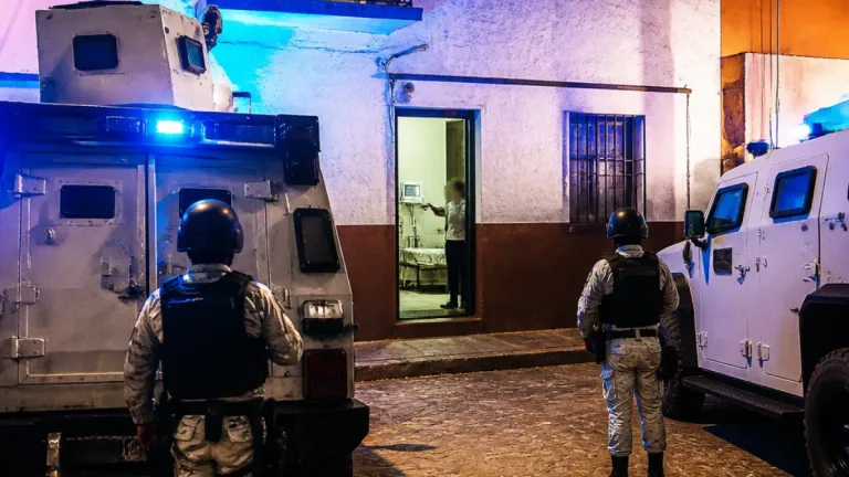 Exgobernador Ernesto Ruffo regresa a Ensenada bajo prisión domiciliaria tras salir del Altiplano