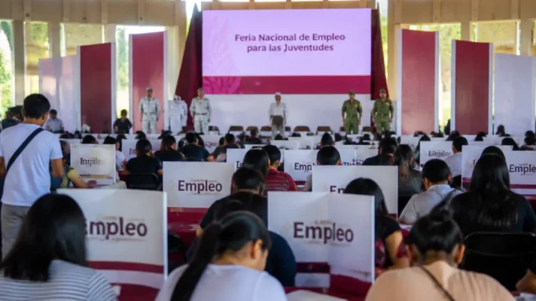 Gobierno de Guerrero oferta más de 1,800 empleos en feria para jóvenes en Chilpancingo