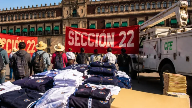 Gobierno y Sección 22 acuerdan más de 1,300 plazas y acciones para escuelas de Oaxaca