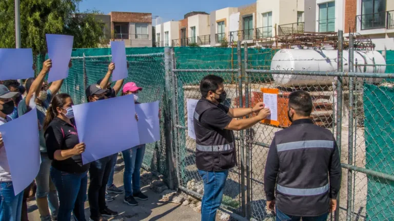 Guadalupe frena la construcción de una gasera tras protesta vecinal en Jardines de Andalucía