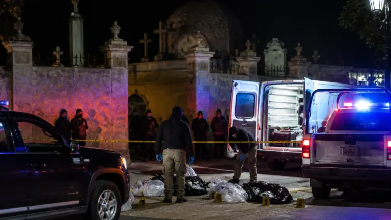 Hallan restos óseos junto al panteón de San Diego Chalma en Tehuacán; investigan origen