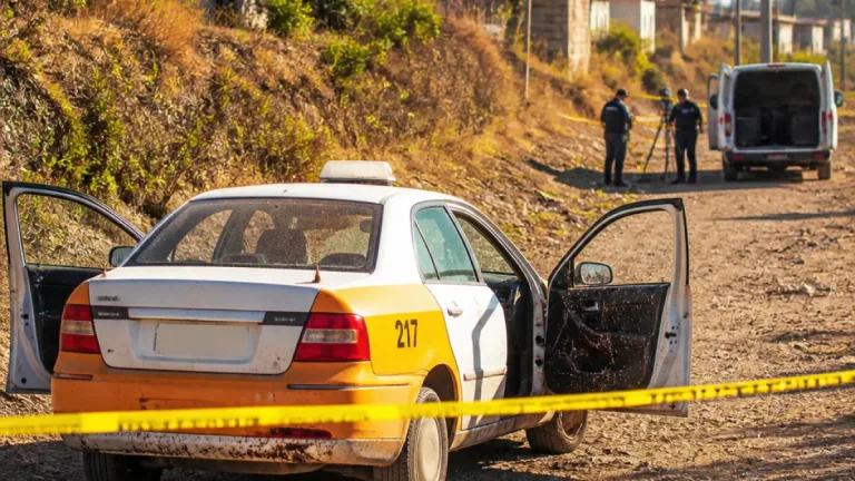 Hallan sin vida cerca de su taxi a exagente de Tránsito conocido en Orizaba