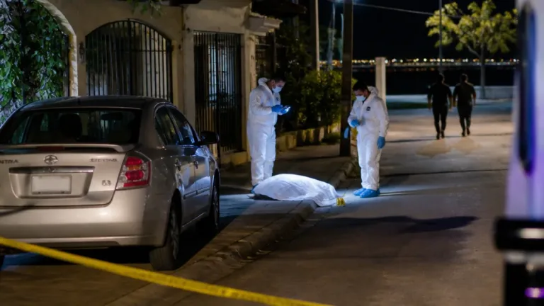 Lázaro Cárdenas: comerciante asesinada a balazos al llegar a su casa en colonia José Green