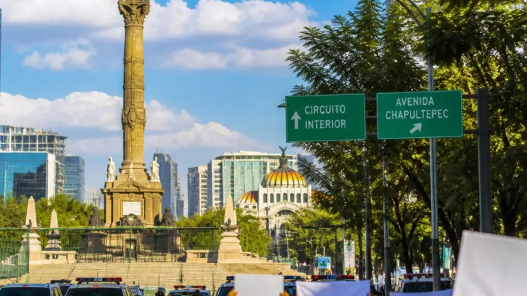 Marcha por Ayotzinapa obligará cierres en Paseo de la Reforma y el Centro este sábado
