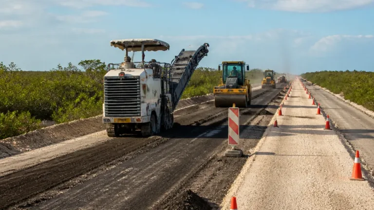 Merida avanza en la rehabilitación de la carretera Mérida–Celestún con 175 mdp