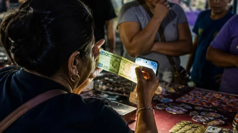 Monclova: comerciantes de pulgas alertan por circulación de billetes falsos de 500 pesos
