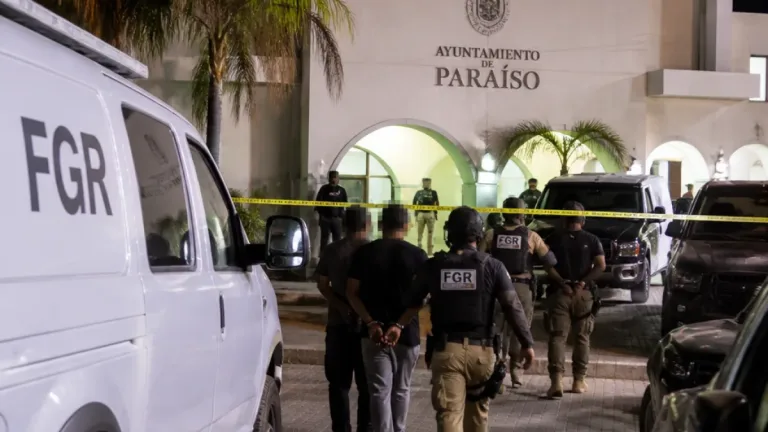 Operativo federal en Paraíso deja al menos seis funcionarios detenidos; alcalde sigue prófugo