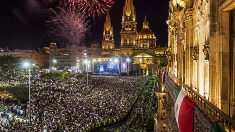 Pablo Lemus preside el Grito en Guadalajara ante 60 mil personas; la noche cerró con fuegos y concierto