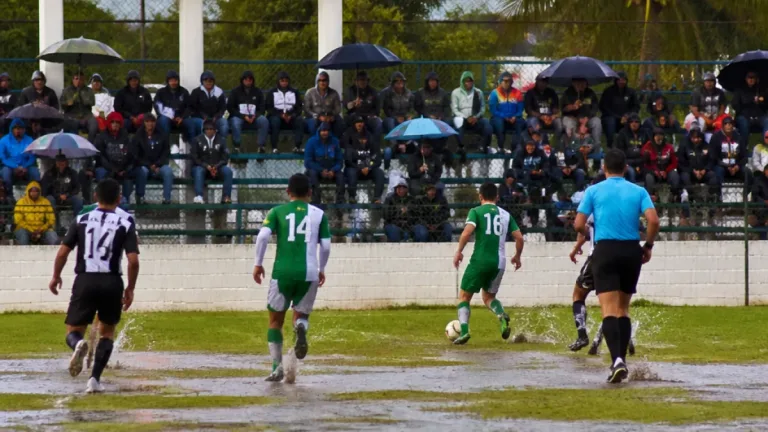 Progreso empata 1-1 con Bella Vista en Parque Estudiantil bajo lluvia