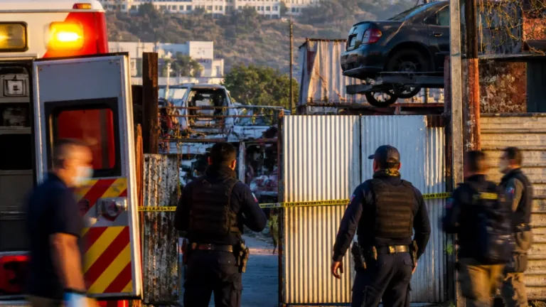 Tijuana: muere una víctima del ataque armado en un yonke sobre bulevar Díaz Ordaz
