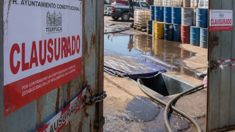 Tizayuca: clausuran predio tras hallar mini refinería y denuncias por descargas al drenaje
