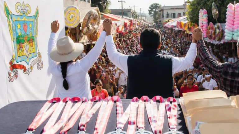 Tulancingo premia la tradición: entregan galardón “Alas de Excelencia” a expositores de la feria
