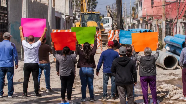 Vecinos de Huitzila en Tizayuca exigen atención por supuestos daños de obra del tren AIFA–Pachuca